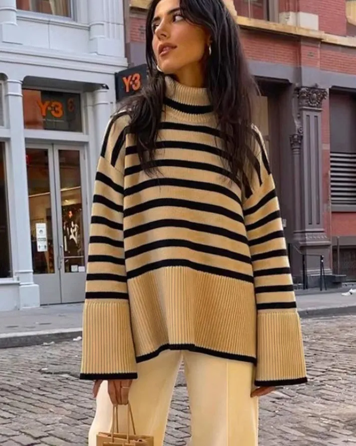 Camisola em Malha Listrado Oversize Gola Alta