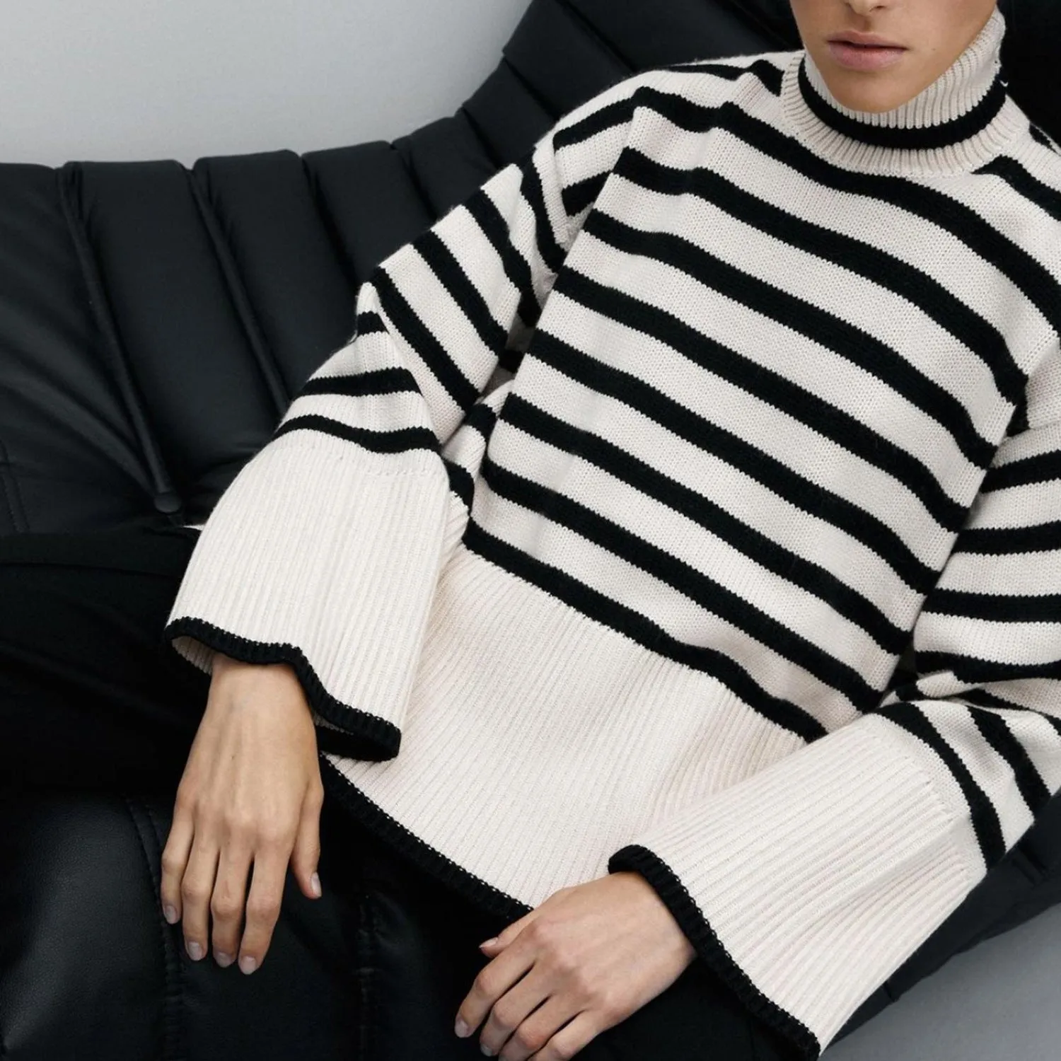 Camisola em Malha Listrado Oversize Gola Alta